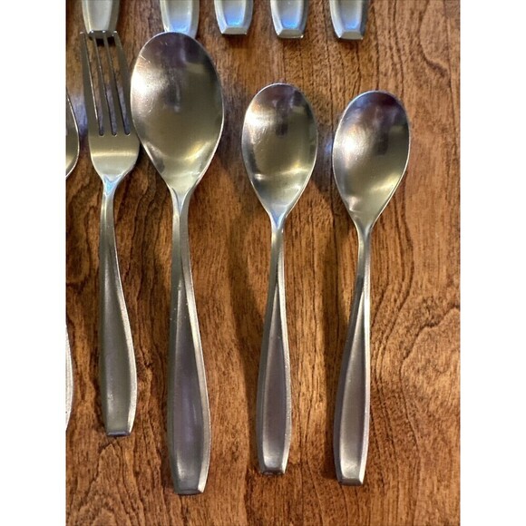 15 Piece Hampton Silversmiths Stainless China 263 - Picture 4 of 5